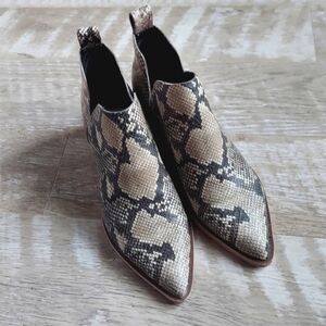 Dolce Vita Sonni Leather Ankle Booties